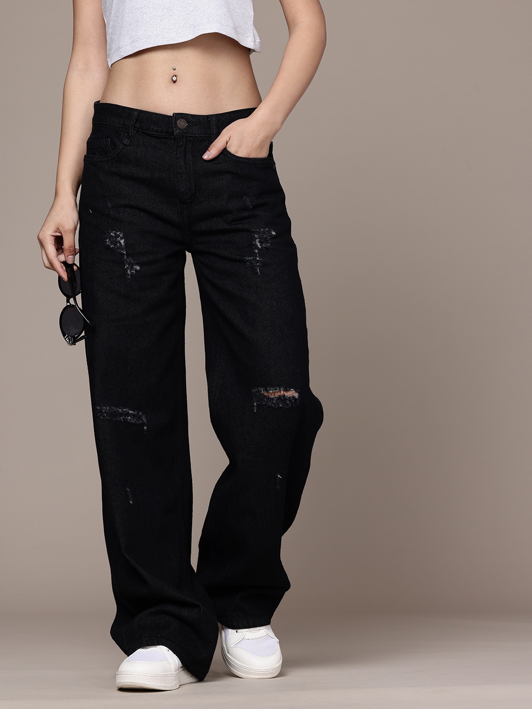 The Roadster Life Co. Women Pure Cotton 90's Baggy Fit Low-Rise Low Distress Jeans, Black
The Roadster Life Co. Women Pure Cotton 90's Baggy Fit Low-Rise Low Distress Jeans, Black