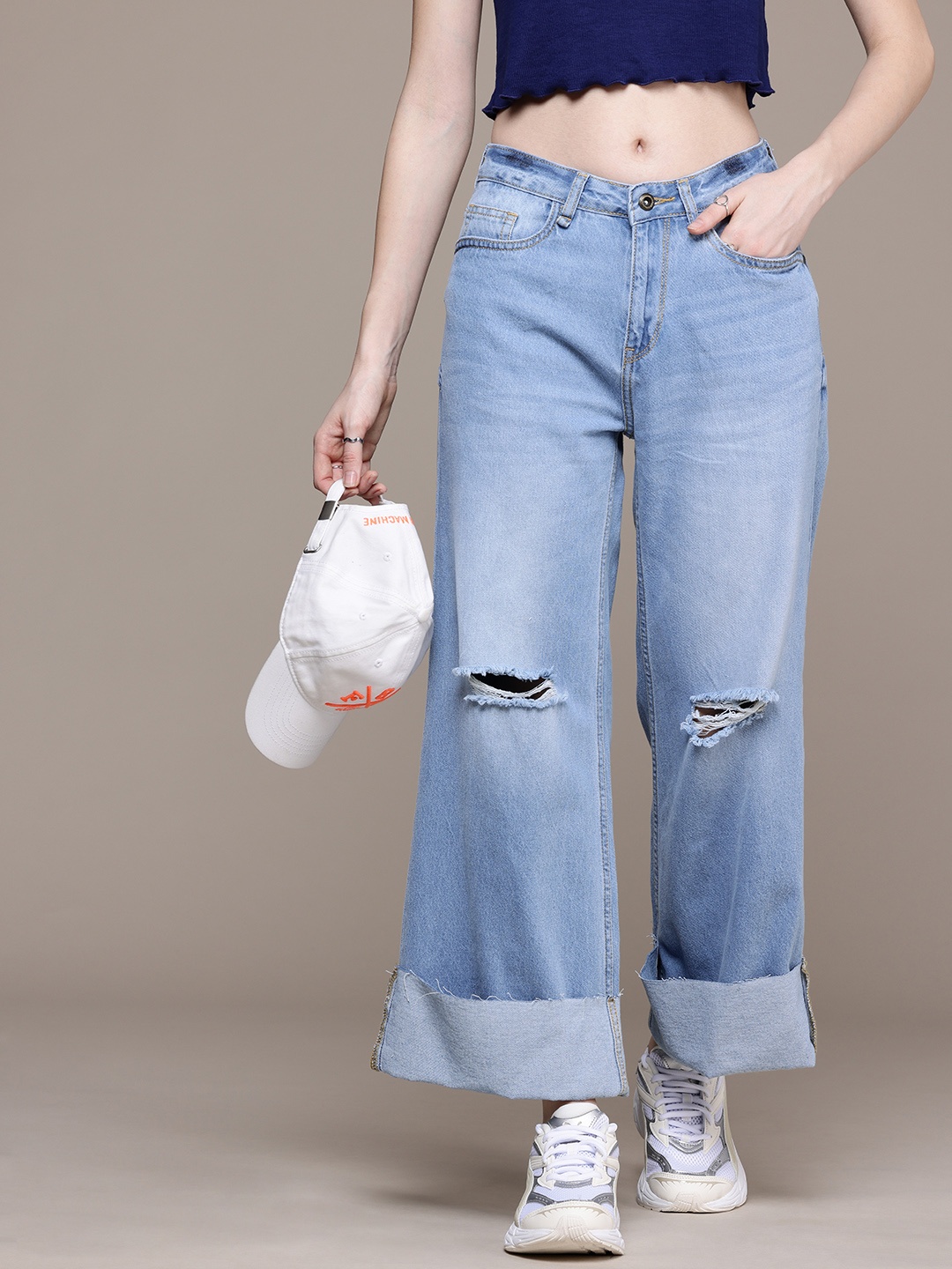 The Roadster Life Co. Women Wide Leg High-Rise Mildly Distressed Heavy Fade Jeans, Blue
The Roadster Life Co. Women Wide Leg High-Rise Mildly Distressed Heavy Fade Jeans, Blue