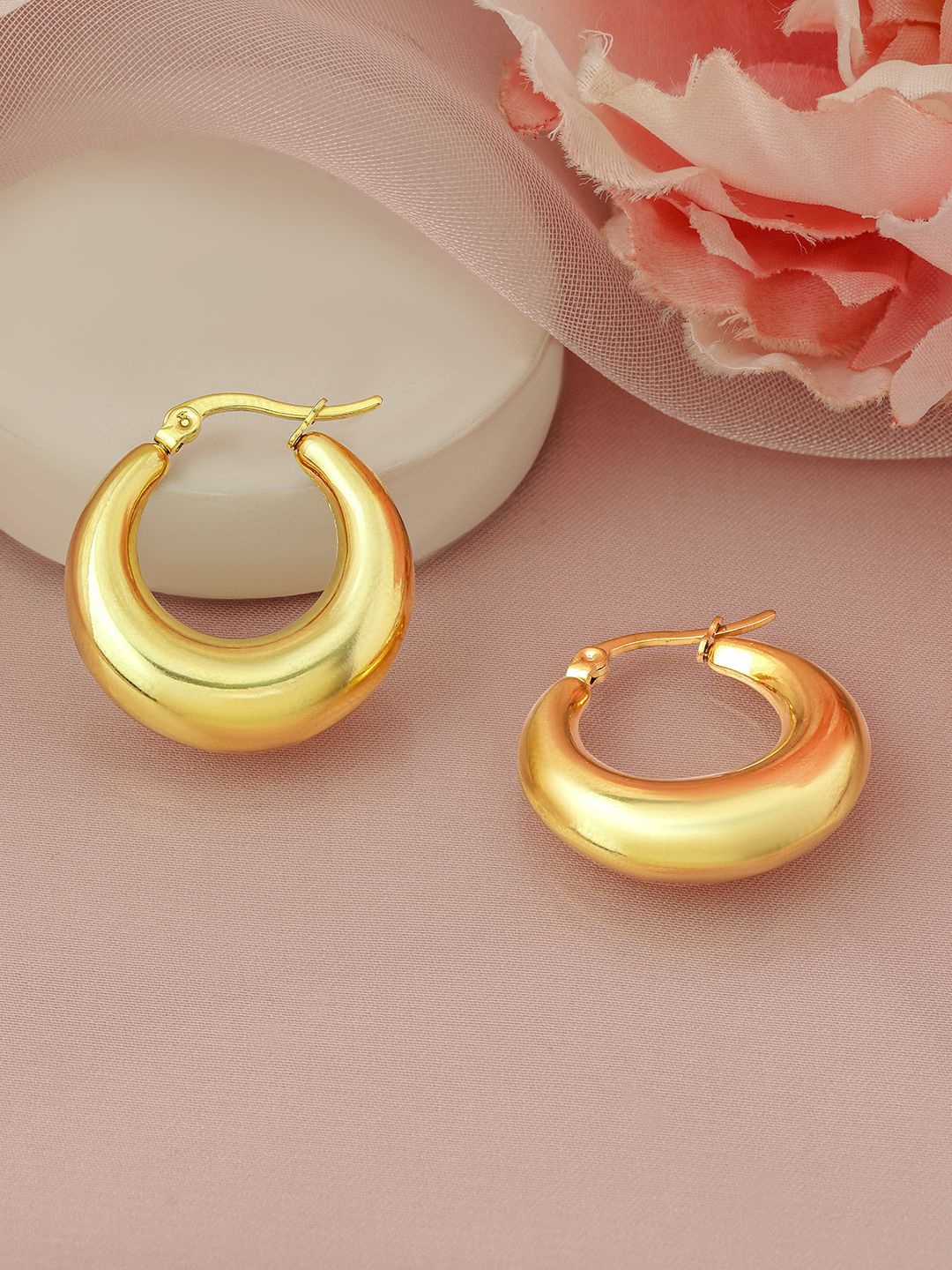 Rubans 18K Gold Plated Stainless Steel Tarnish-Free Waterproof Demi-Fine Hoop Earrings
Rubans 18K Gold Plated Stainless Steel Tarnish-Free Waterproof Demi-Fine Hoop Earrings