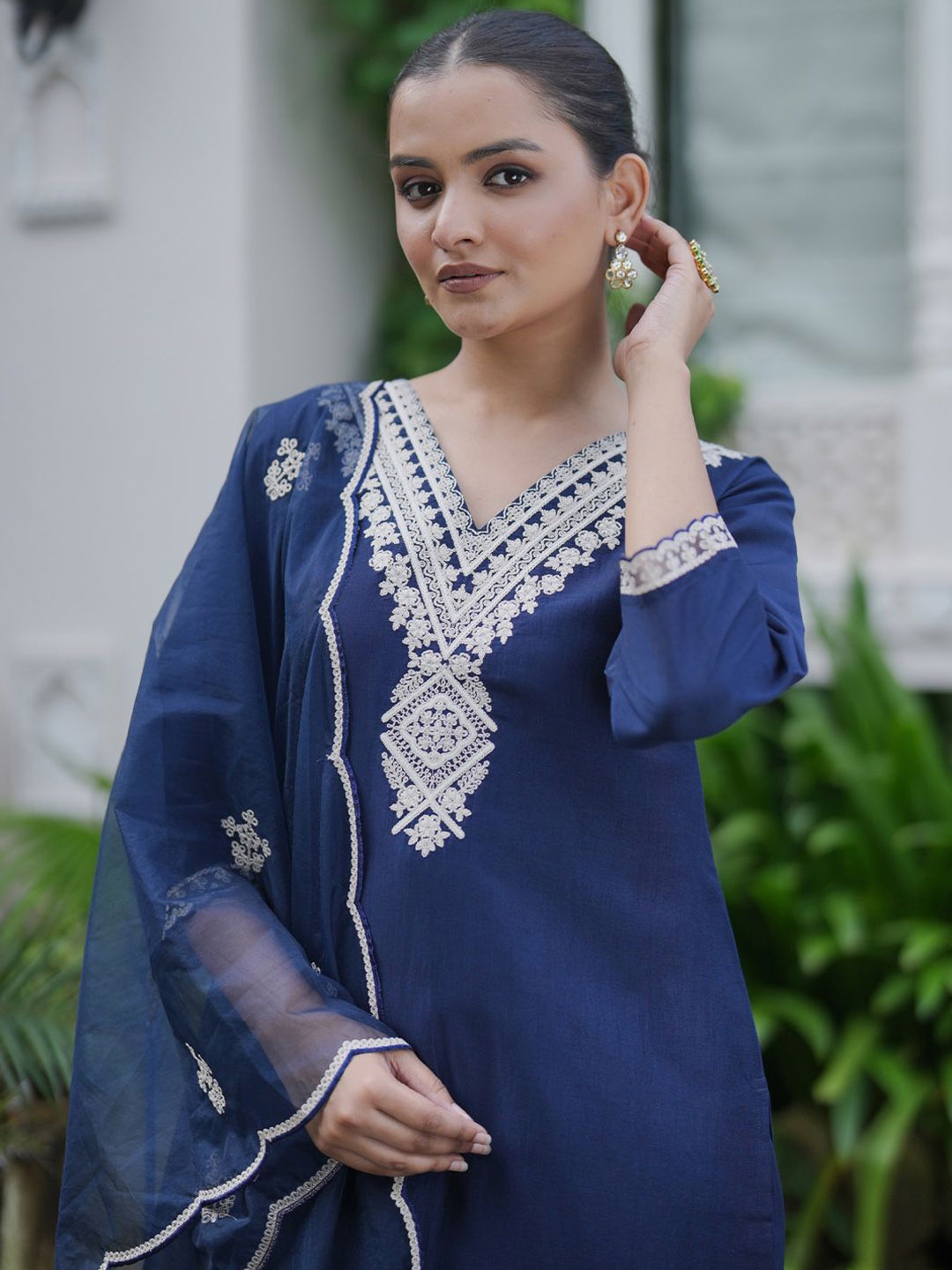 Indo Era Women Ethnic Motifs Embroidered Thread Work Kurta With Trousers & Dupatta, Navy blue
Indo Era Women Ethnic Motifs Embroidered Thread Work Kurta With Trousers & Dupatta, Navy blue