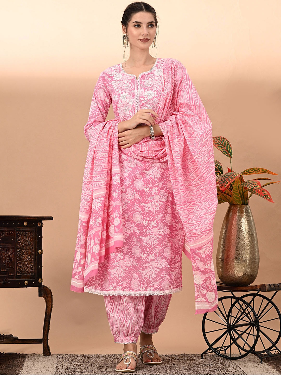 KEOSA Women Floral Printed Regular Pure Cotton Kurta with Trousers & With Dupatta, Pink
KEOSA Women Floral Printed Regular Pure Cotton Kurta with Trousers & With Dupatta, Pink