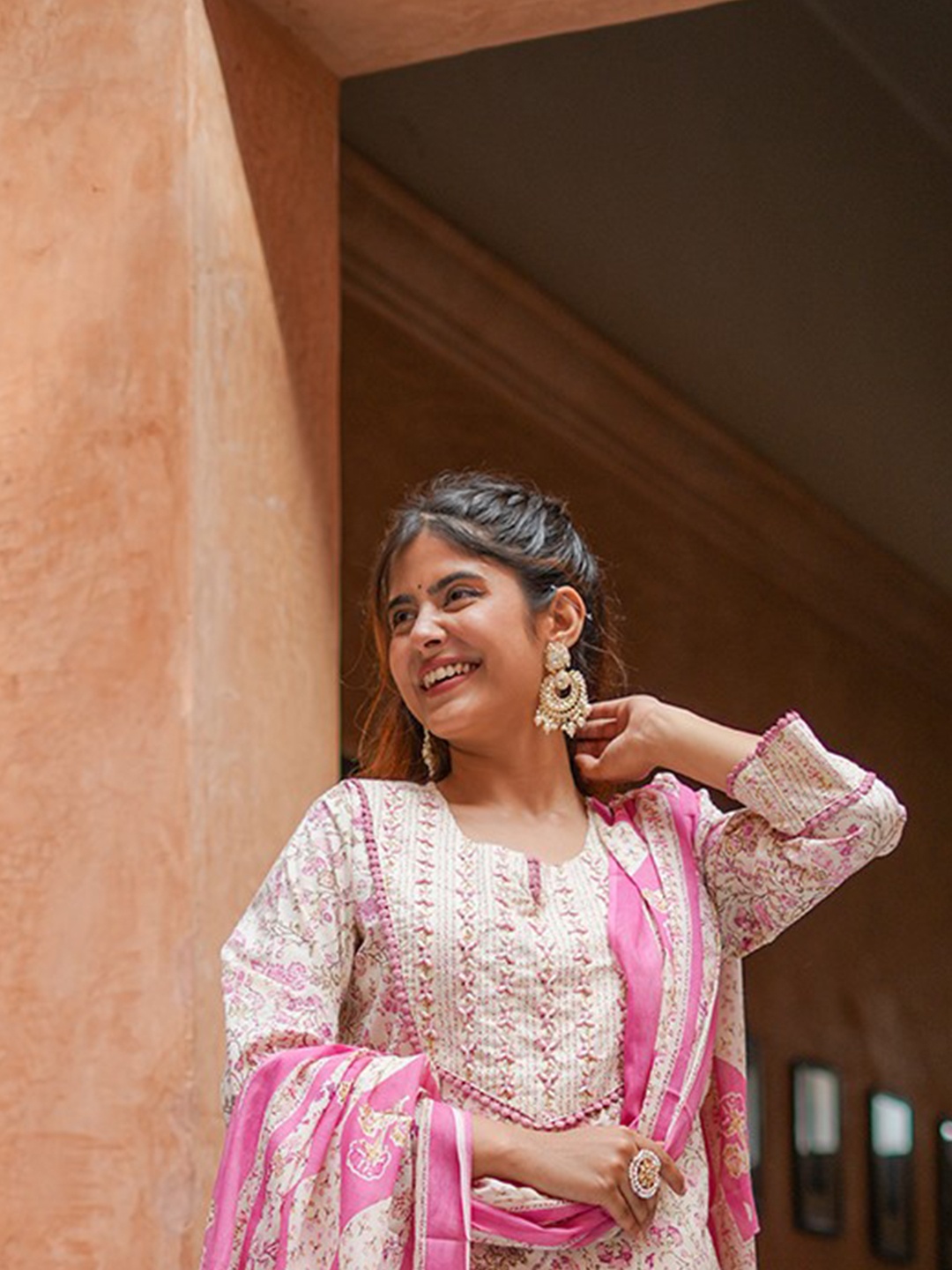KEOSA Women Floral Printed Regular Pure Cotton Kurta with Trousers & With Dupatta, Beige
KEOSA Women Floral Printed Regular Pure Cotton Kurta with Trousers & With Dupatta, Beige