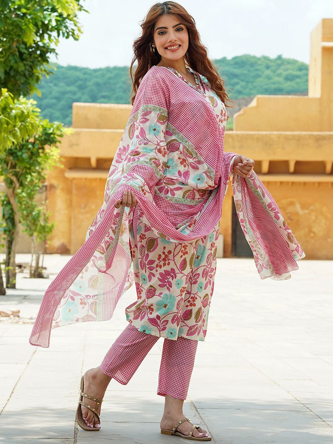 KEOSA Women Floral Printed Regular Pure Cotton Kurta with Trousers & With Dupatta, Pink
KEOSA Women Floral Printed Regular Pure Cotton Kurta with Trousers & With Dupatta, Pink