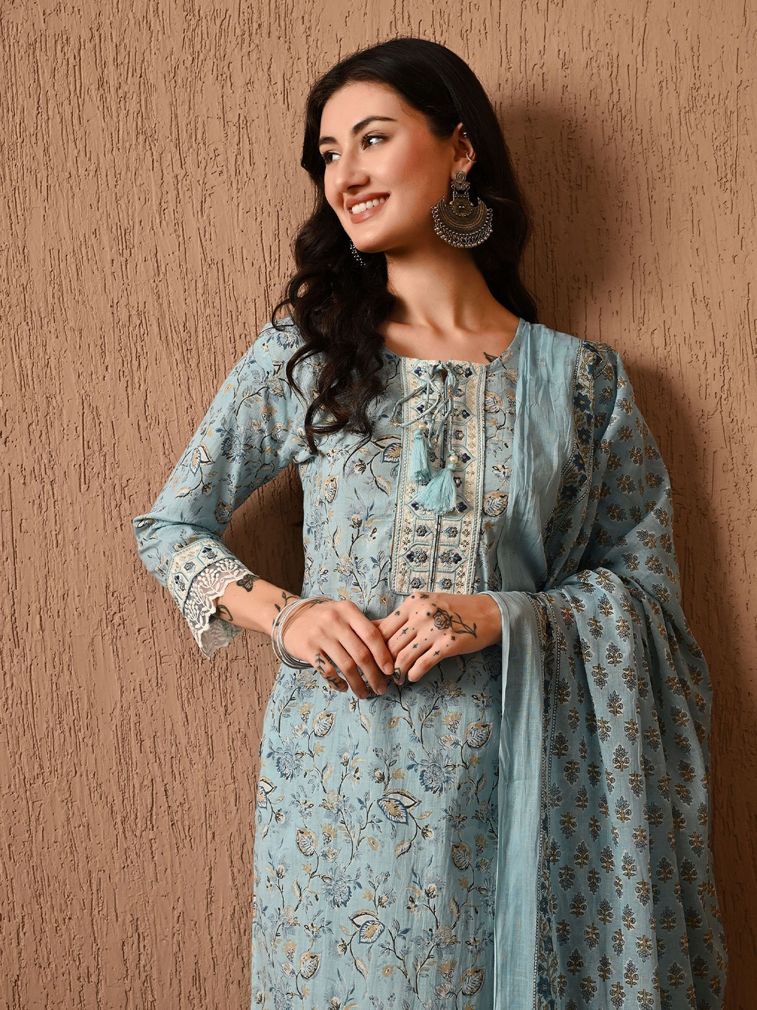 KEOSA Women Floral Printed Sequinned Pure Cotton Kurta with Trousers & With Dupatta, Blue
KEOSA Women Floral Printed Sequinned Pure Cotton Kurta with Trousers & With Dupatta, Blue