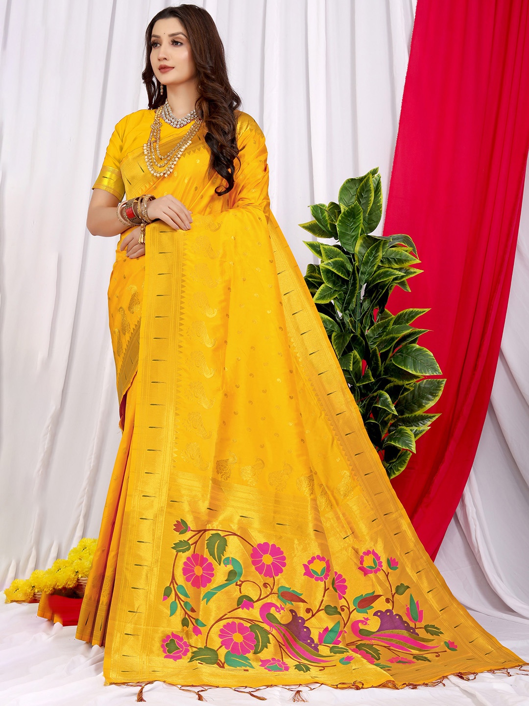 Royal Rajgharana Saree Woven Design Zari Pure Silk Heavy Work Paithani Saree, Yellow
Royal Rajgharana Saree Woven Design Zari Pure Silk Heavy Work Paithani Saree, Yellow