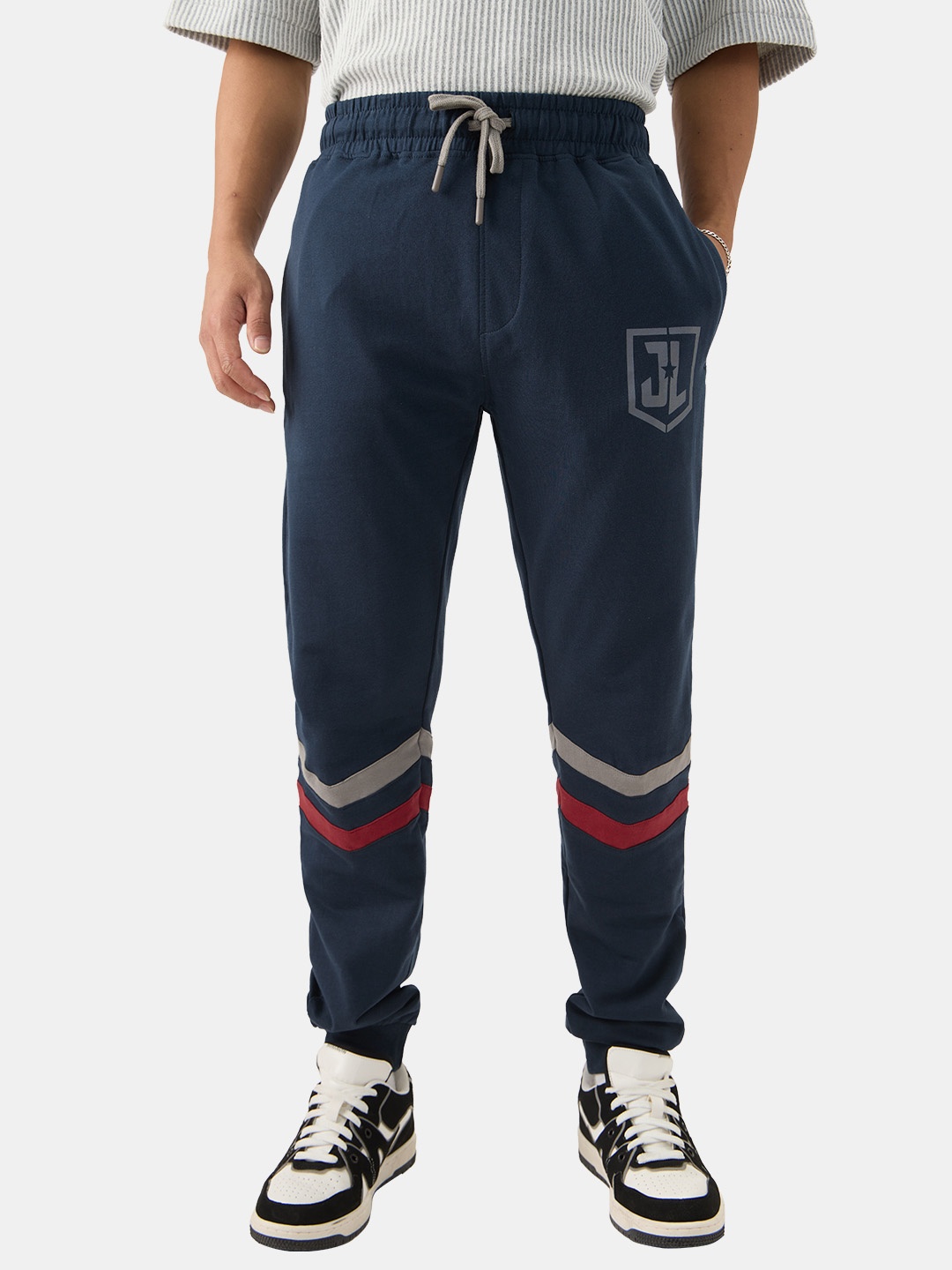 The Souled Store Men Justice League Logo Printed Pure Cotton Mid Rise Jogger, Navy blue
The Souled Store Men Justice League Logo Printed Pure Cotton Mid Rise Jogger, Navy blue