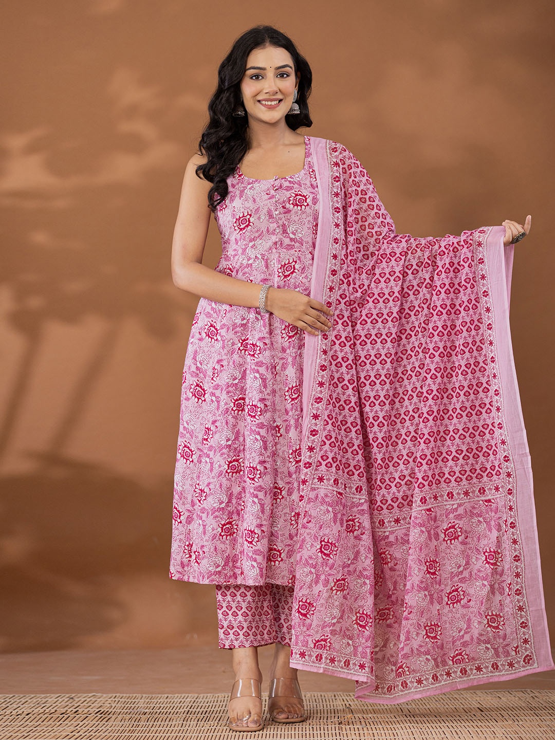Yufta Women Floral Printed Regular Pure Cotton Kurta with Trousers & With Dupatta, Pink
Yufta Women Floral Printed Regular Pure Cotton Kurta with Trousers & With Dupatta, Pink