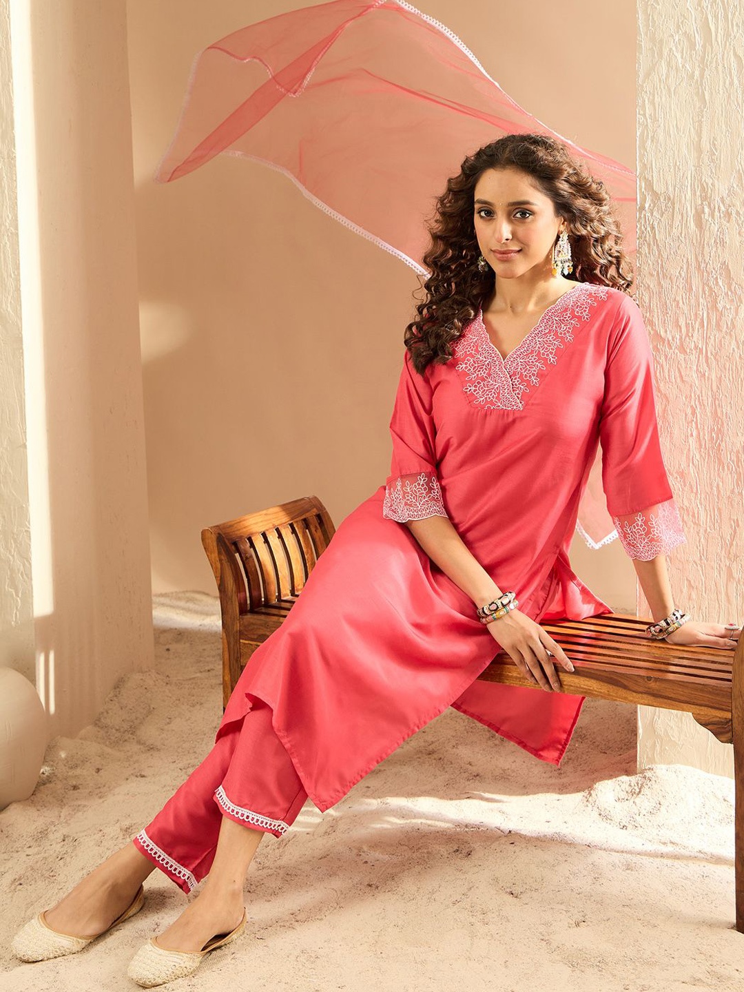 Indo Era Women Floral Embroidered Regular Thread Work Kurta with Trousers & Dupatta, Pink
Indo Era Women Floral Embroidered Regular Thread Work Kurta with Trousers & Dupatta, Pink