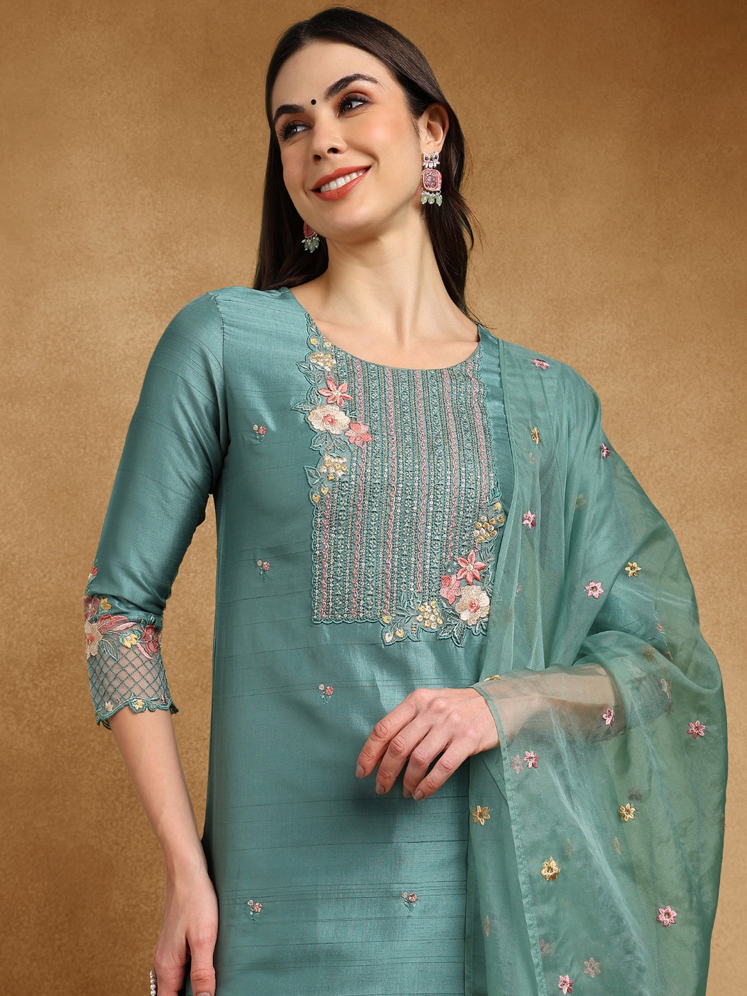 KALINI Women Floral Yoke Design Regular Thread Work Kurta with Trousers & With Dupatta, Teal
KALINI Women Floral Yoke Design Regular Thread Work Kurta with Trousers & With Dupatta, Teal