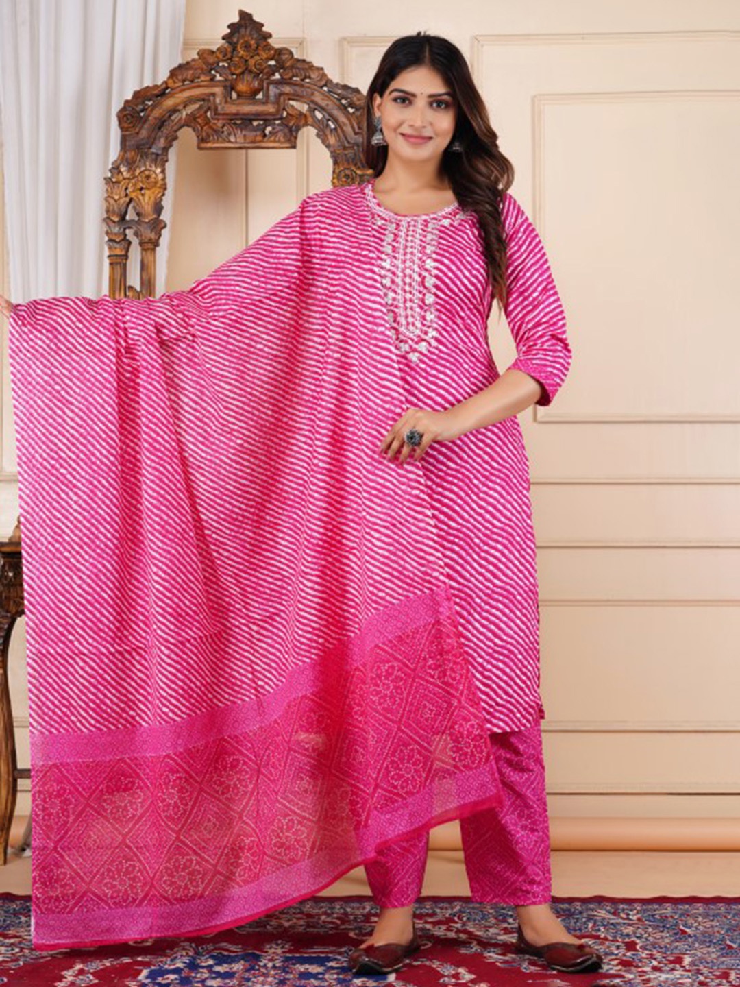 Chandbaali Women Leheriya Printed Regular Pure Cotton Kurta with Trousers & With Dupatta, Pink
Chandbaali Women Leheriya Printed Regular Pure Cotton Kurta with Trousers & With Dupatta, Pink
