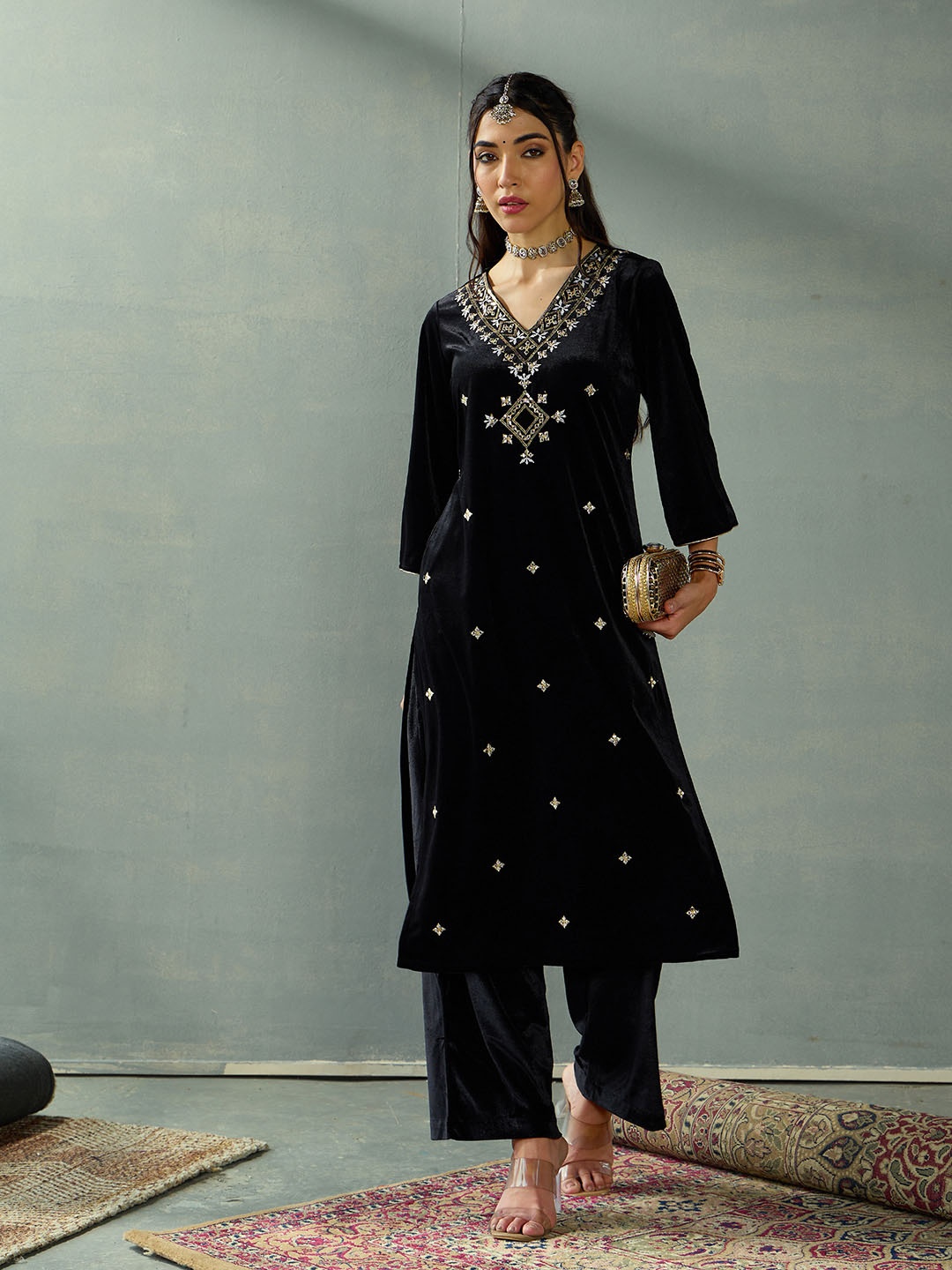 Shae by SASSAFRAS Women Ethnic Motifs Embroidered Regular Gotta Patti Kurta with Trousers, Black
Shae by SASSAFRAS Women Ethnic Motifs Embroidered Regular Gotta Patti Kurta with Trousers, Black