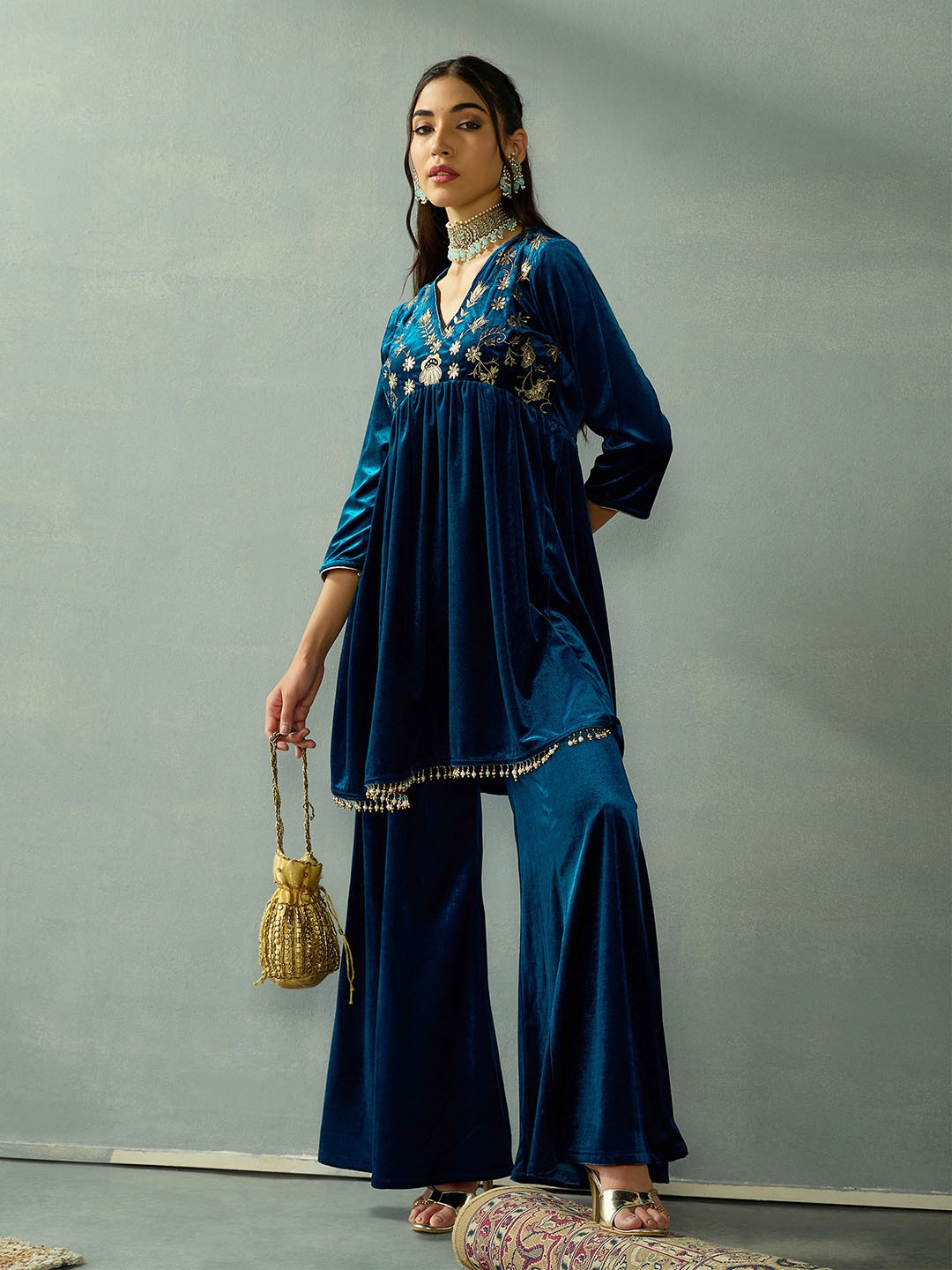 Shae by SASSAFRAS Women Floral Embroidered Empire Sequinned Kurta with Trousers, Teal
Shae by SASSAFRAS Women Floral Embroidered Empire Sequinned Kurta with Trousers, Teal
