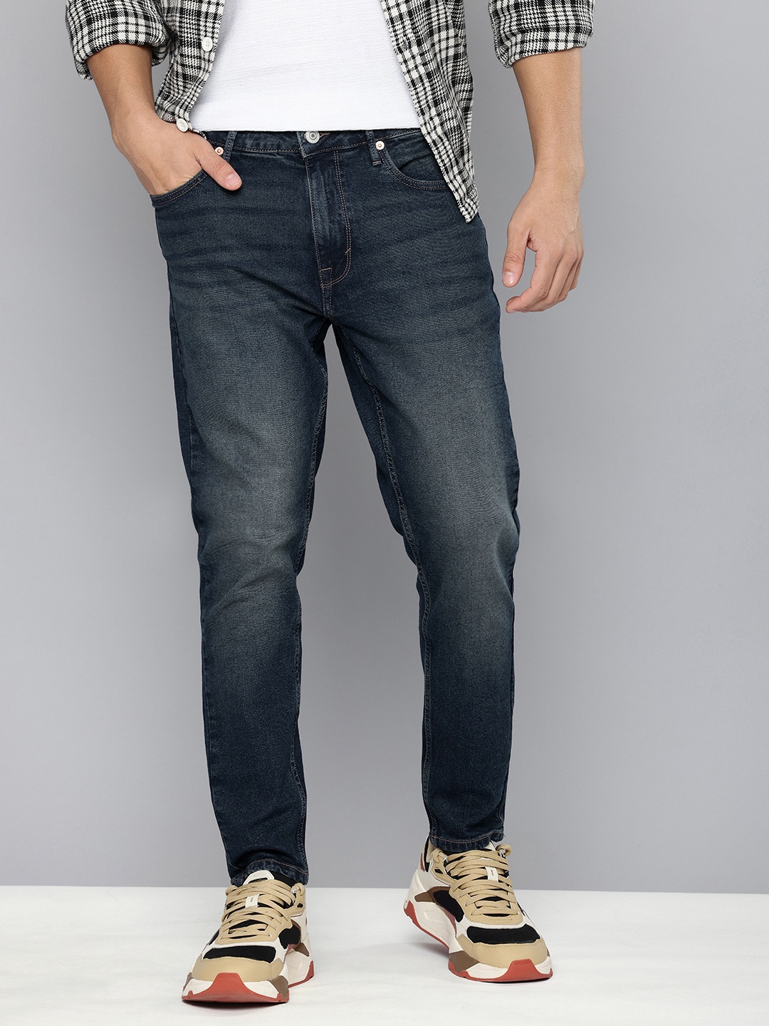 Flying Machine Men Mankle Relax Tapered Fit High-Rise Heavy Fade Stretchable Jeans, Blue
Flying Machine Men Mankle Relax Tapered Fit High-Rise Heavy Fade Stretchable Jeans, Blue