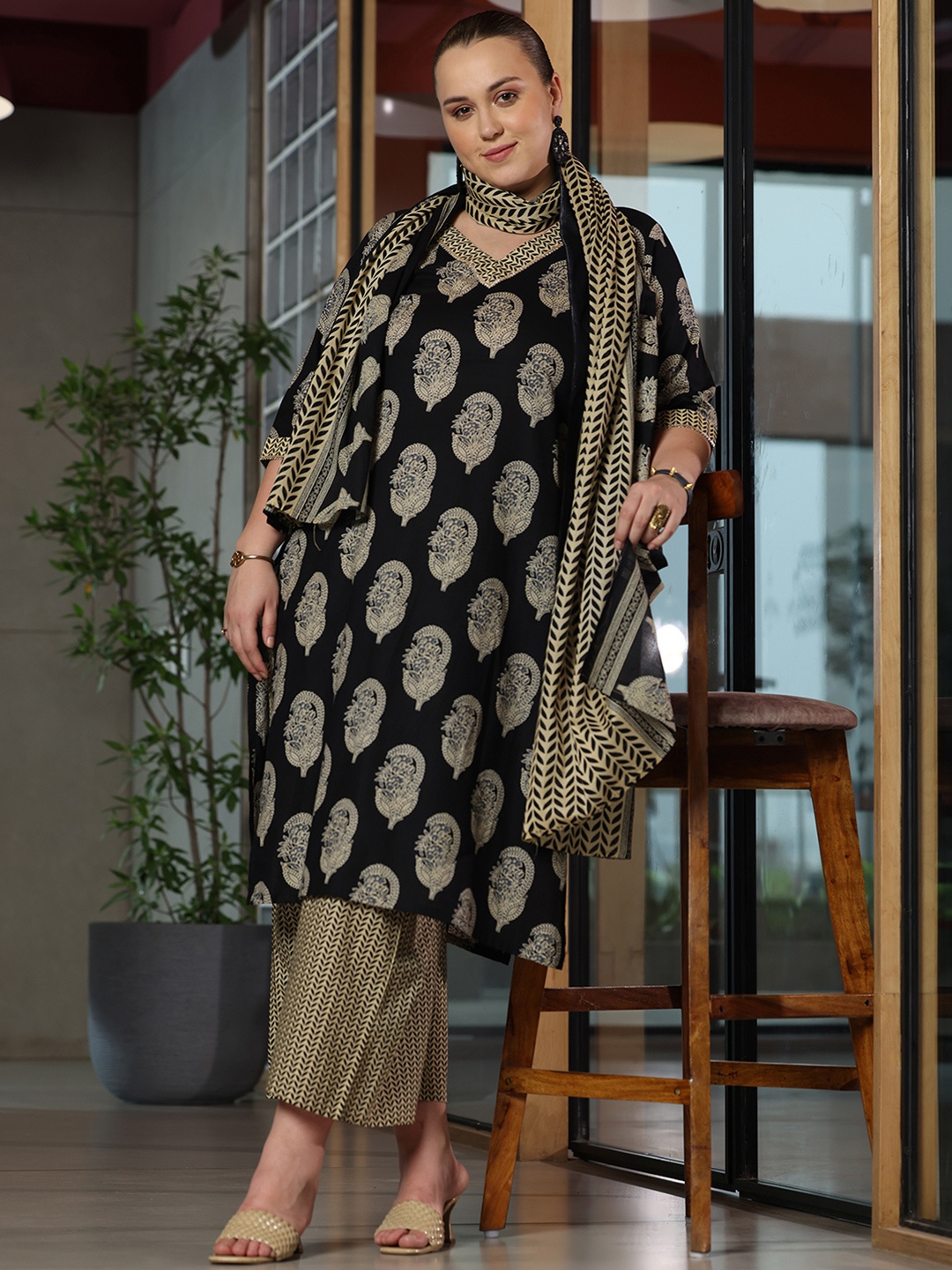 EXTRA LOVE BY LIBAS Plus Size Floral Printed Pure Cotton Kurta With Palazzo & Dupatta, Black
EXTRA LOVE BY LIBAS Plus Size Floral Printed Pure Cotton Kurta With Palazzo & Dupatta, Black