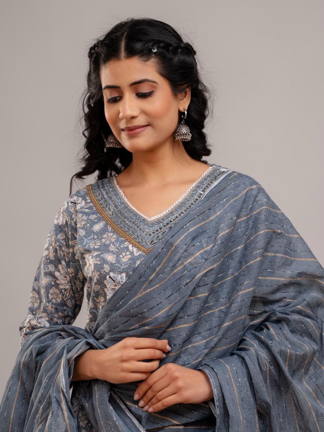 Jasoriya Floral Printed Mirror Work Pure Cotton Straight Kurta with Trousers & Dupatta, Grey
Jasoriya Floral Printed Mirror Work Pure Cotton Straight Kurta with Trousers & Dupatta, Grey