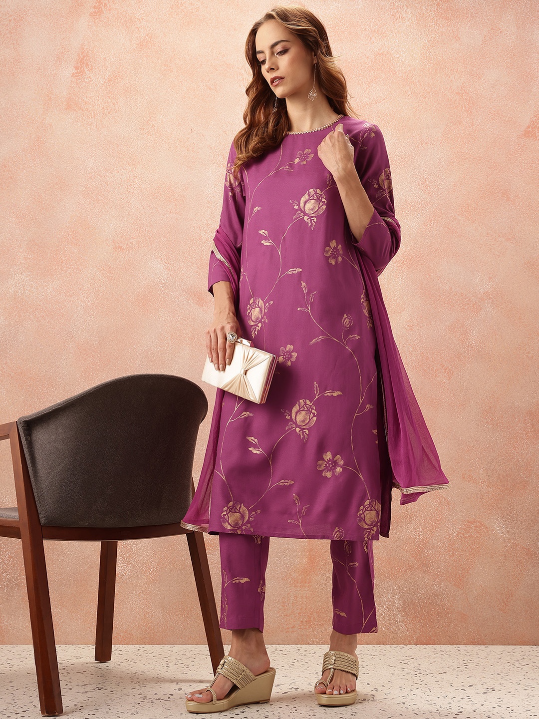all about you Floral Printed Regular Gotta Patti Kurta with Trousers & With Dupatta, Fuchsia
all about you Floral Printed Regular Gotta Patti Kurta with Trousers & With Dupatta, Fuchsia