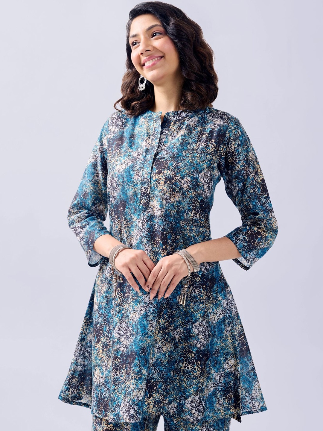 TOOCHKI Abstarct Printed Mandarin Collar Three-Quarter Sleeves Regular Kurta With Palazzos, Blue
TOOCHKI Abstarct Printed Mandarin Collar Three-Quarter Sleeves Regular Kurta With Palazzos, Blue