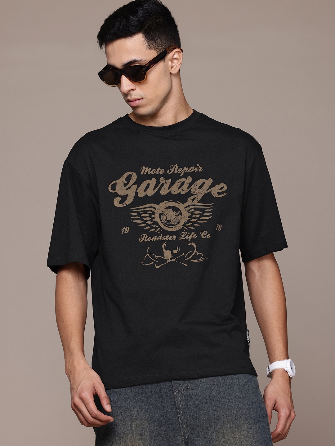 The Roadster Lifestyle Co. Typography Print Drop-Shoulder Sleeves Pure Cotton T-shirt, Black
The Roadster Lifestyle Co. Typography Print Drop-Shoulder Sleeves Pure Cotton T-shirt, Black