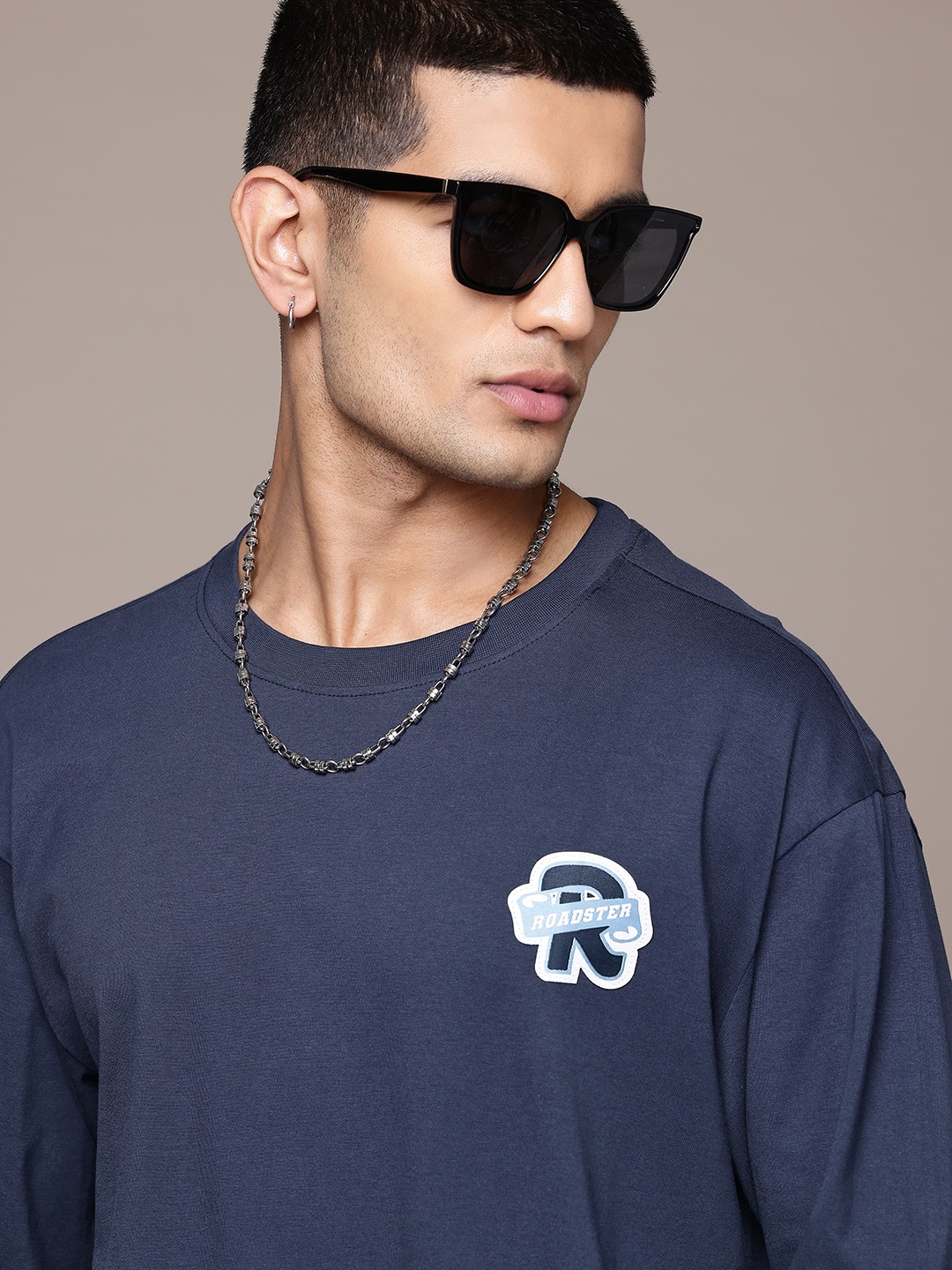 The Roadster Lifestyle Co. Drop-Shoulder Sleeves Pure Cotton Relaxed Fit T-shirt, Navy blue
The Roadster Lifestyle Co. Drop-Shoulder Sleeves Pure Cotton Relaxed Fit T-shirt, Navy blue