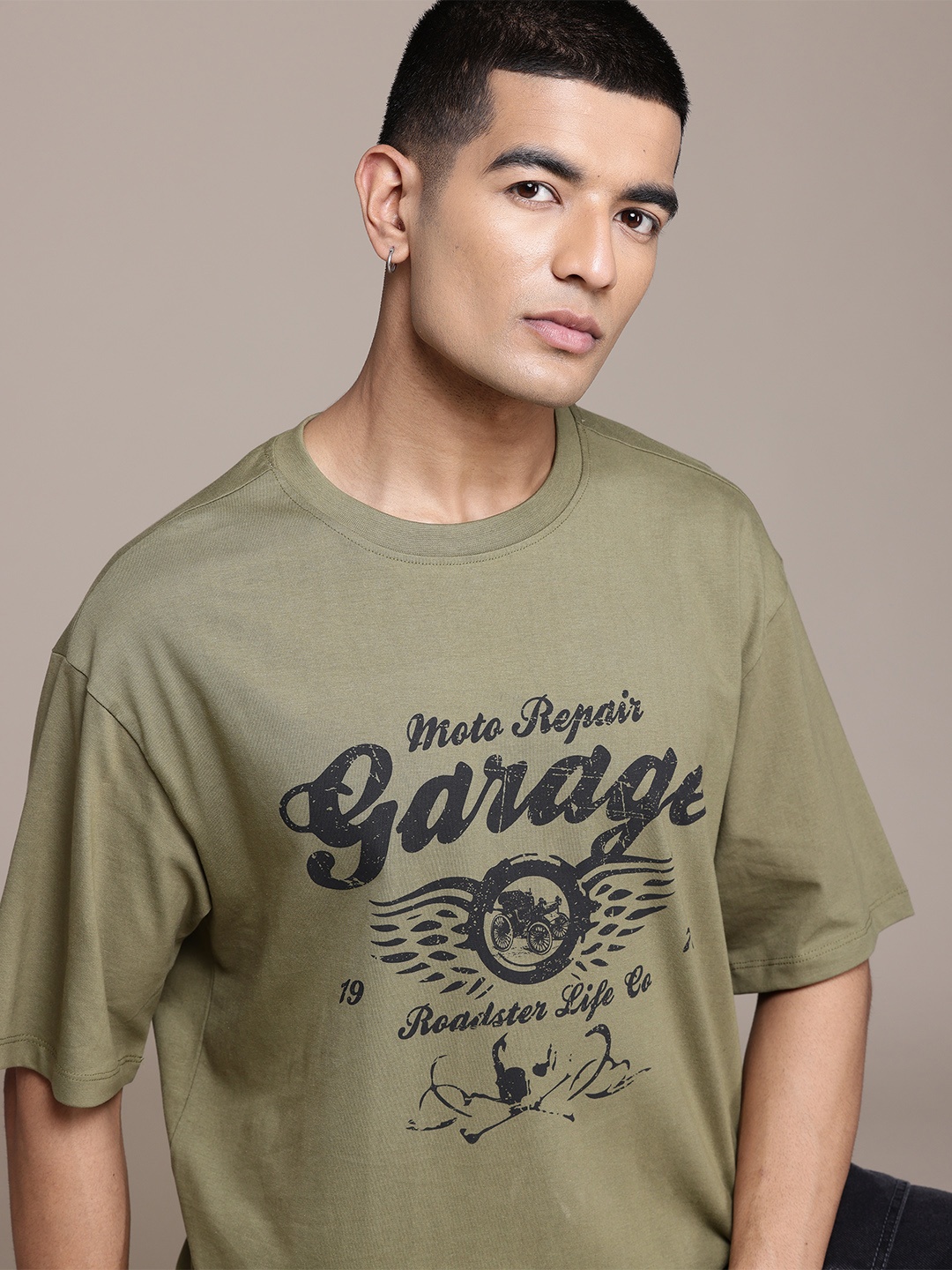 The Roadster Lifestyle Co. Printed Drop-Shoulder Sleeves Pure Cotton Relaxed T-shirt, Olive
The Roadster Lifestyle Co. Printed Drop-Shoulder Sleeves Pure Cotton Relaxed T-shirt, Olive