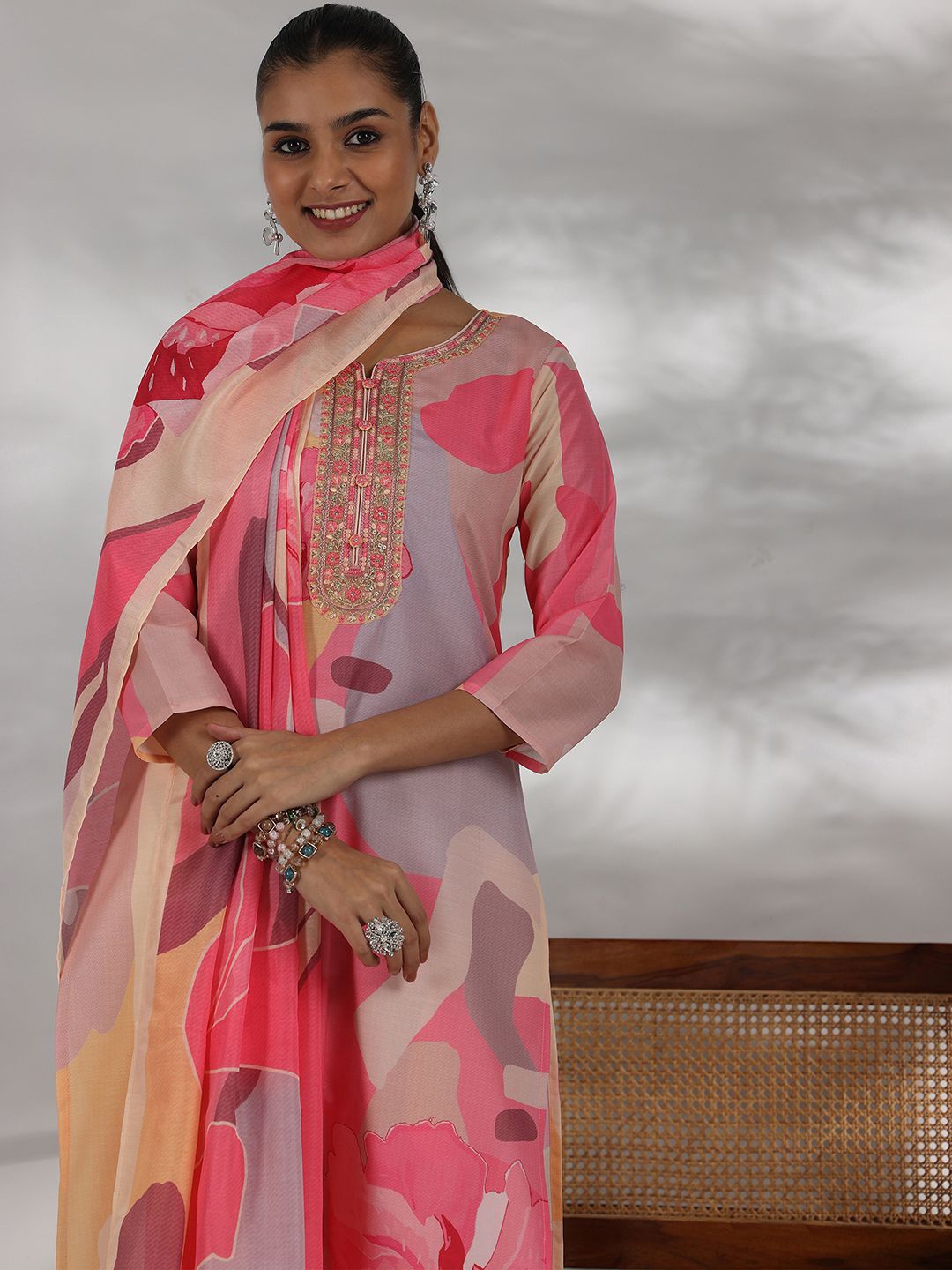 Libas Floral Printed Regular Thread Work Straight Kurta With Trousers With Dupatta, Cream
Libas Floral Printed Regular Thread Work Straight Kurta With Trousers With Dupatta, Cream