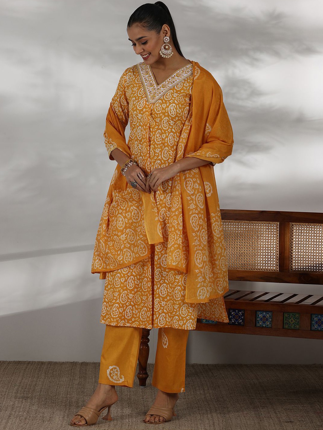 Libas Paisley Printed Thread Work V-neck Pure Cotton Kurta with Trouser & Dupatta, Mustard
Libas Paisley Printed Thread Work V-neck Pure Cotton Kurta with Trouser & Dupatta, Mustard