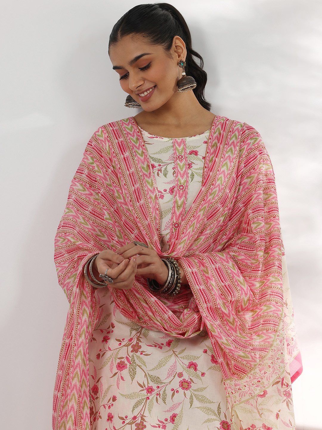 Libas Floral Printed Gotta Patti Pure Cotton Straight Kurta with Trousers & Dupatta, Off white
Libas Floral Printed Gotta Patti Pure Cotton Straight Kurta with Trousers & Dupatta, Off white