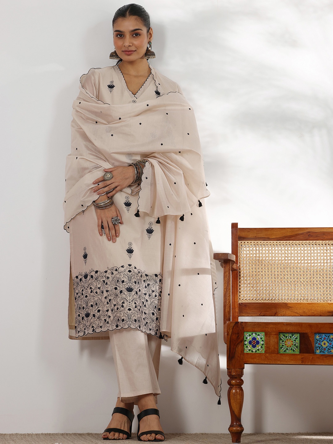 Libas Floral Embroidered Chanderi Silk Straight Kurta With Trousers & Dupatta, Beige
Libas Floral Embroidered Chanderi Silk Straight Kurta With Trousers & Dupatta, Beige