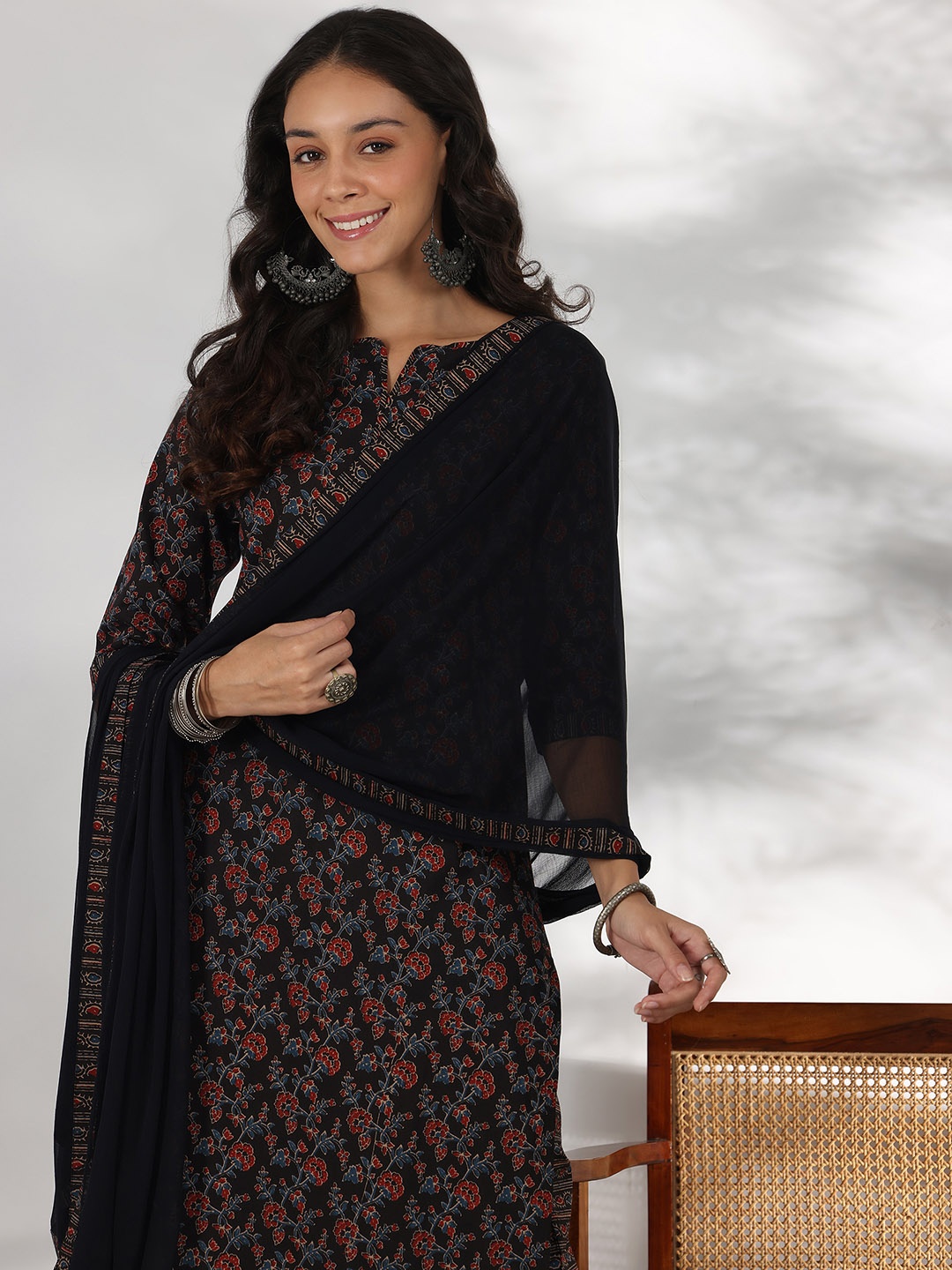 Libas Floral Printed Notch Neck Pure Cotton Straight Kurta with Palazzo & Dupatta, Black
Libas Floral Printed Notch Neck Pure Cotton Straight Kurta with Palazzo & Dupatta, Black