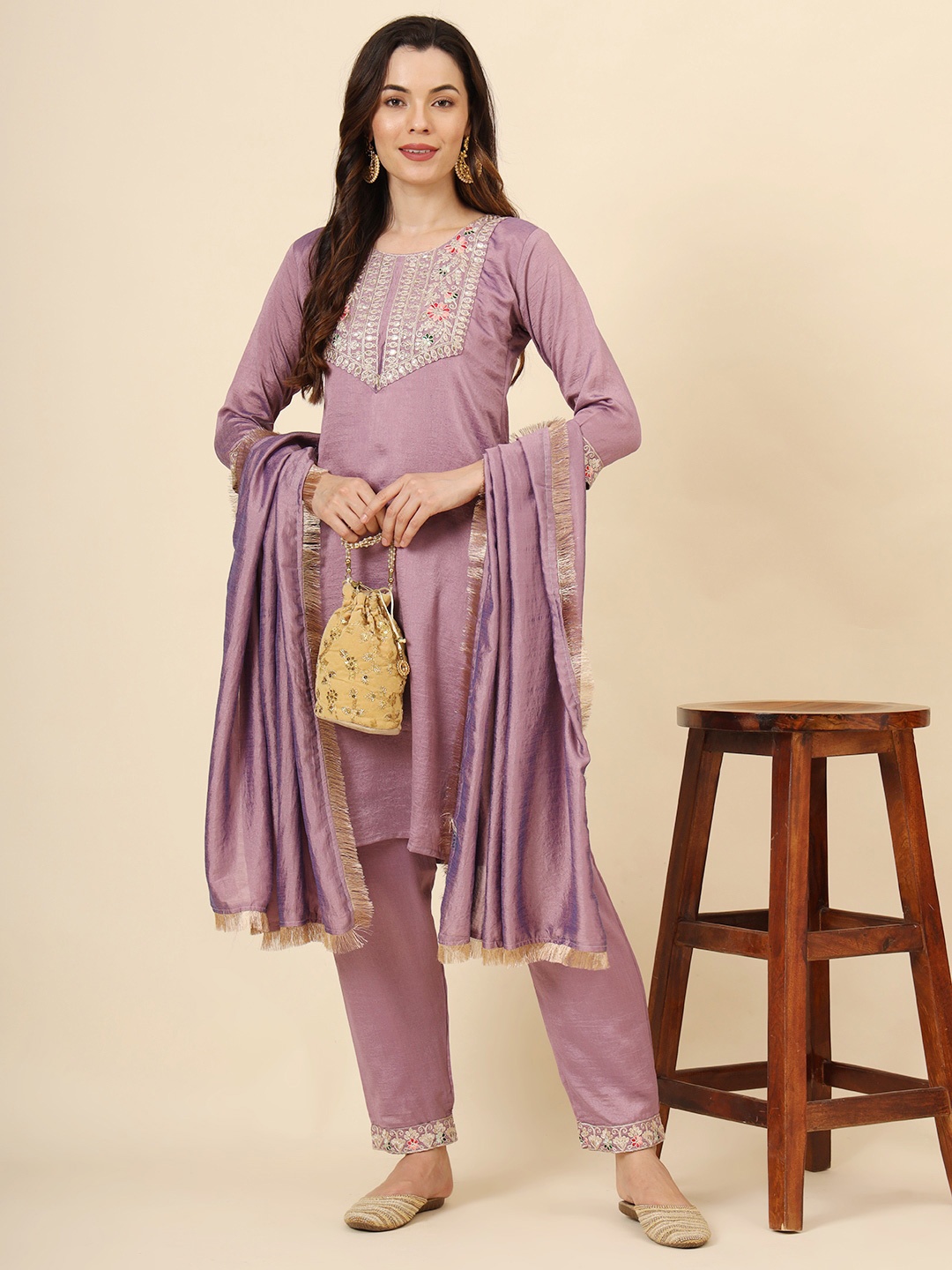 HERE&NOW Floral Embroidered Regular Sequin Work Kurta With Trouser With Dupatta, Mauve
HERE&NOW Floral Embroidered Regular Sequin Work Kurta With Trouser With Dupatta, Mauve