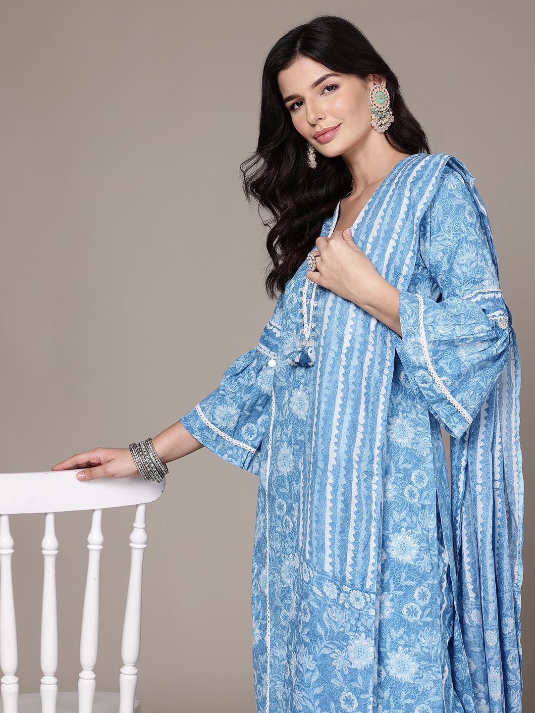 Readiprint Floral Printed Panelled Beads & Stones Pure Cotton Kurta Set & Dupatta, Blue
Readiprint Floral Printed Panelled Beads & Stones Pure Cotton Kurta Set & Dupatta, Blue