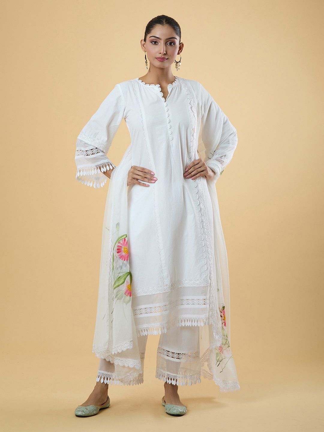 Adara Khan Notch Neck Regular Thread Work Straight Kurta with Trousers & Dupatta, White
Adara Khan Notch Neck Regular Thread Work Straight Kurta with Trousers & Dupatta, White