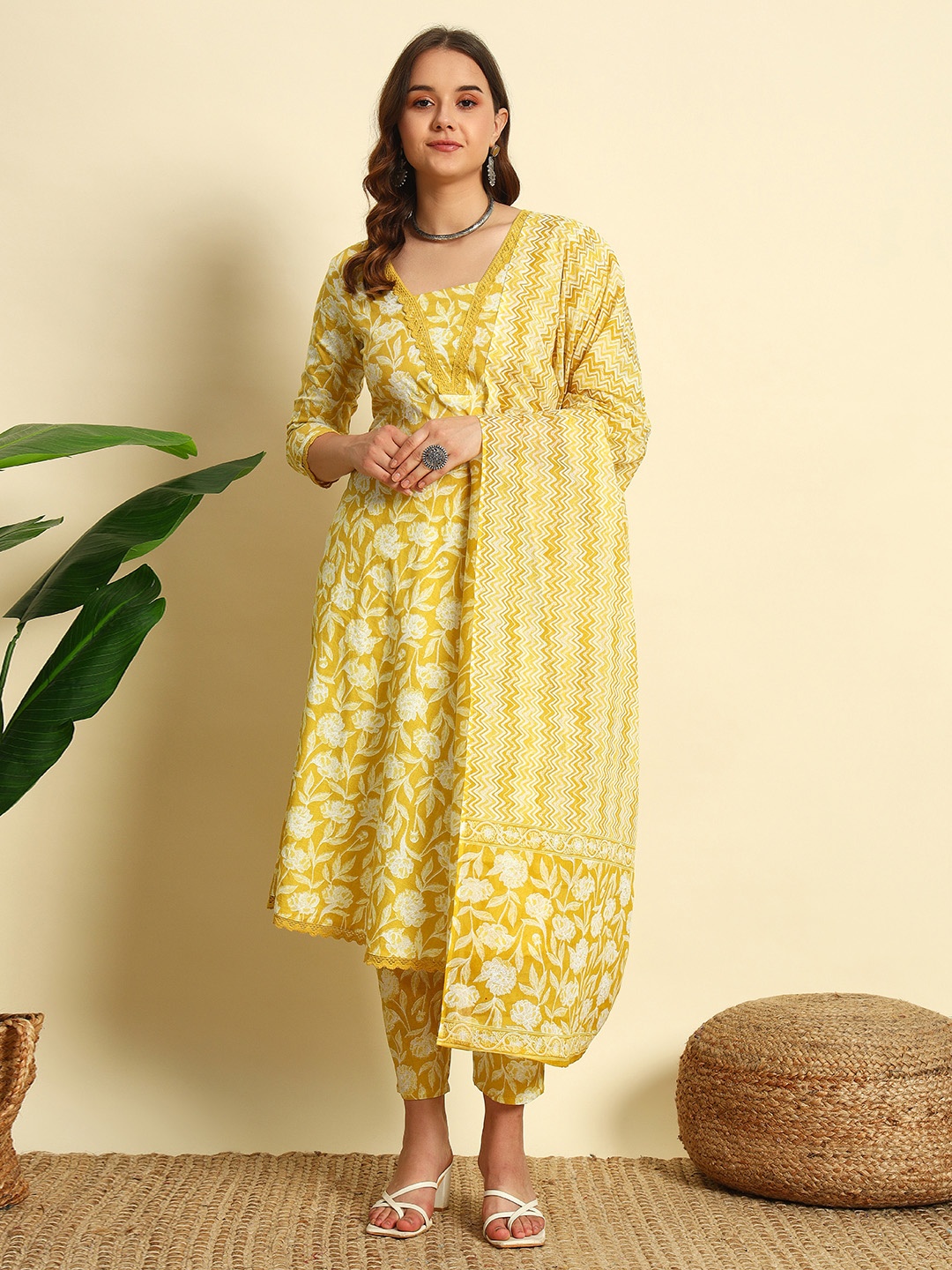 IkDaiya Floral Printed Square Neck Pure Cotton A-Line Kurta with Trouser & Dupatta, Yellow
IkDaiya Floral Printed Square Neck Pure Cotton A-Line Kurta with Trouser & Dupatta, Yellow