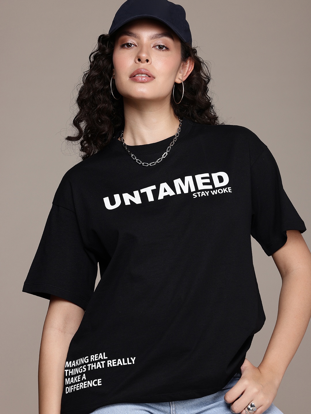 The Roadster Life Co. Typography Printed Drop-Shoulder Sleeves Oversized T-shirt, Black
The Roadster Life Co. Typography Printed Drop-Shoulder Sleeves Oversized T-shirt, Black