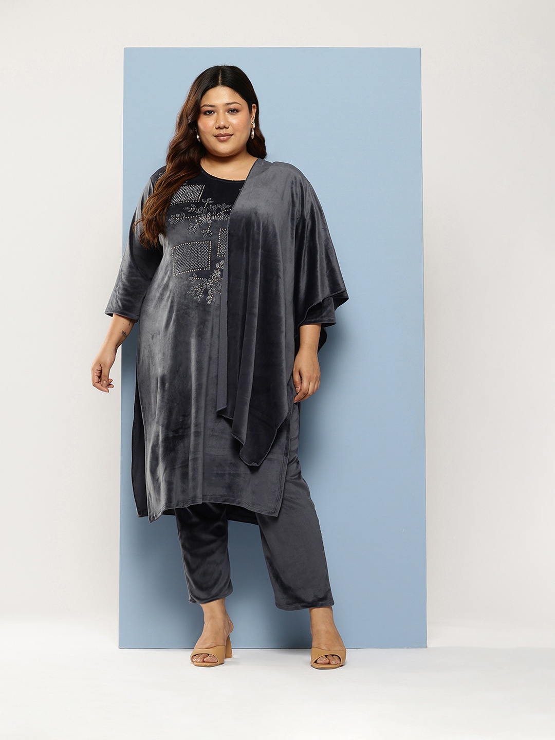 Aarika Plus Size Beads and Stones Pure Cotton Velvet Kurta with Trousers & With Dupatta, Grey
Aarika Plus Size Beads and Stones Pure Cotton Velvet Kurta with Trousers & With Dupatta, Grey