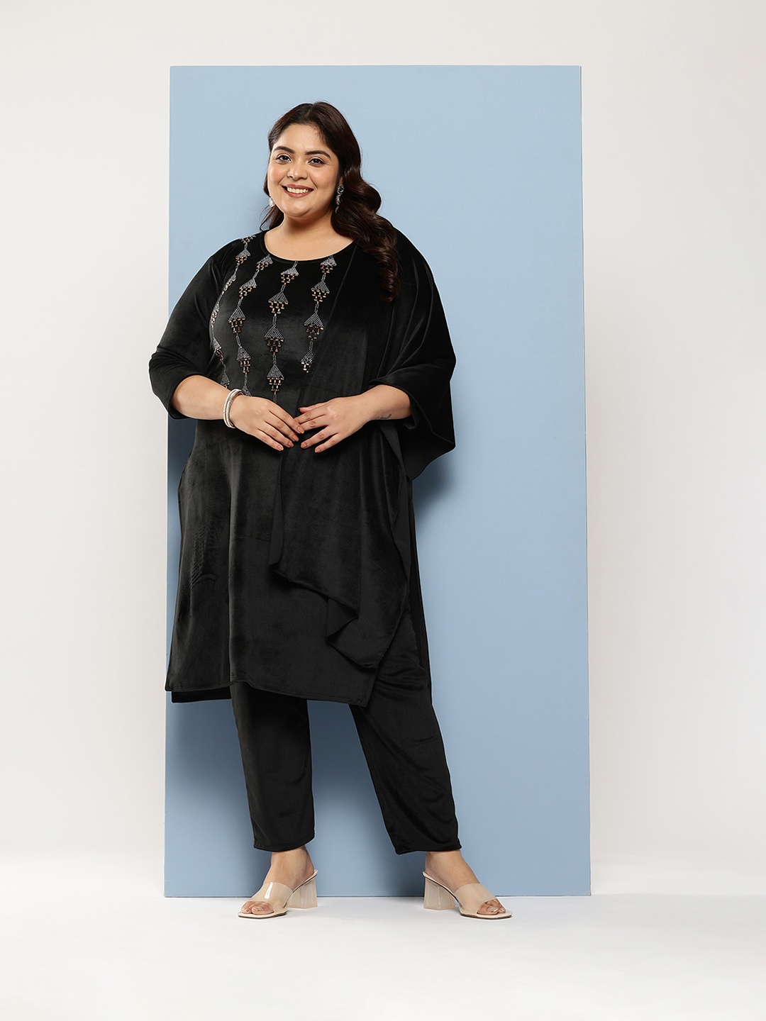 Aarika Plus Size Beads and Stones Pure Cotton Velvet Kurta with Trousers & With Dupatta, Black
Aarika Plus Size Beads and Stones Pure Cotton Velvet Kurta with Trousers & With Dupatta, Black