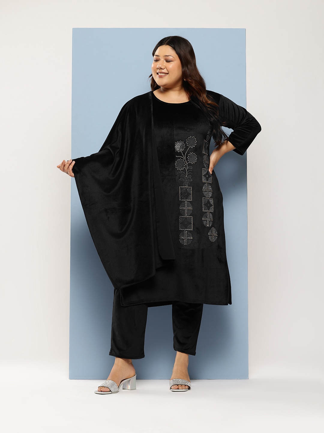 Aarika Plus Size Beads and Stones Pure Cotton Kurta Velvet with Trousers & With Dupatta, Black
Aarika Plus Size Beads and Stones Pure Cotton Kurta Velvet with Trousers & With Dupatta, Black
