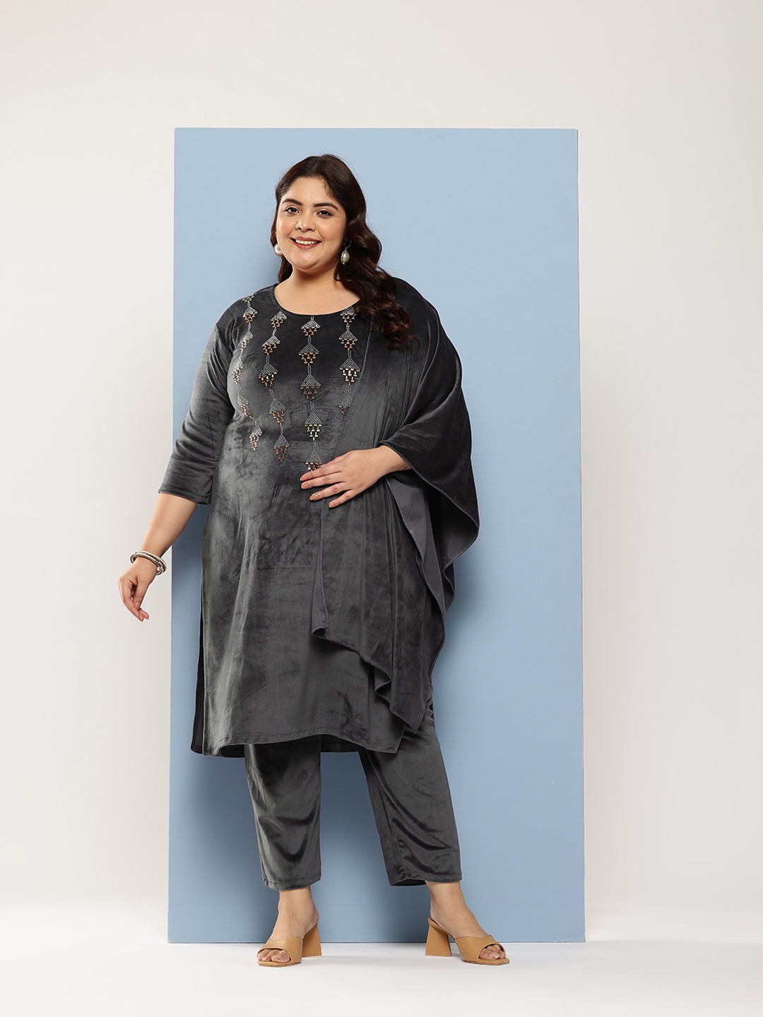 Aarika Plus Size Beads and Stones Pure Cotton Kurta Velvet with Trousers & With Dupatta, Grey
Aarika Plus Size Beads and Stones Pure Cotton Kurta Velvet with Trousers & With Dupatta, Grey