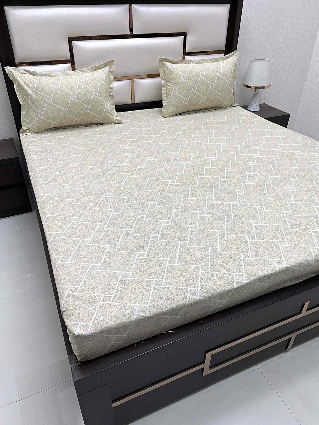 Pure Decor Passion Beige Printed Pure Cotton 200 TC Queen Bedsheet Set 2.27 m x 2.53 m
Pure Decor Passion Beige Printed Pure Cotton 200 TC Queen Bedsheet Set 2.27 m x 2.53 m