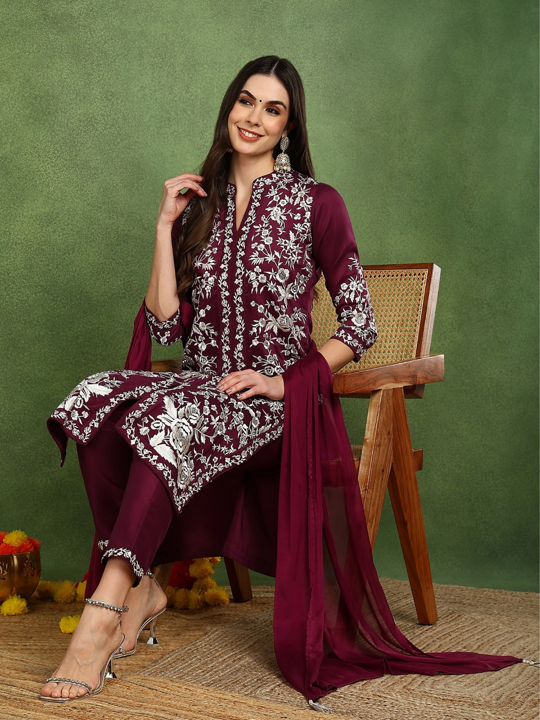 KALINI Floral Embroidered Thread Work Straight Kurta with Trousers & Dupatta, Purple
KALINI Floral Embroidered Thread Work Straight Kurta with Trousers & Dupatta, Purple