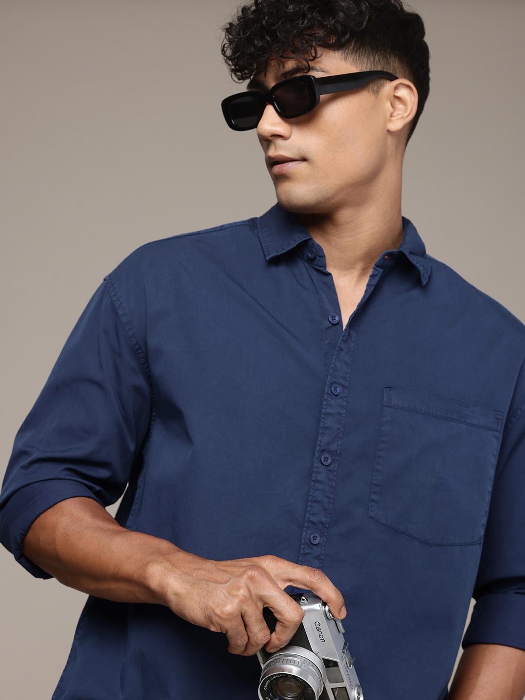 The Roadster Life Co. Relaxed Fit Drop-Shoulder Sleeves Pure Cotton Casual Shirt, Navy blue
The Roadster Life Co. Relaxed Fit Drop-Shoulder Sleeves Pure Cotton Casual Shirt, Navy blue