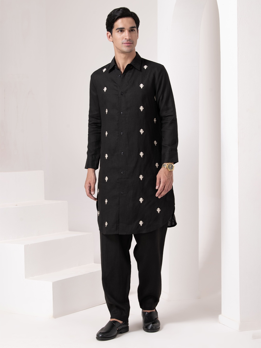 BARARA ETHNIC Floral Embroidered Thread Work Shirt Collar Straight Kurta with Trousers, Black
BARARA ETHNIC Floral Embroidered Thread Work Shirt Collar Straight Kurta with Trousers, Black