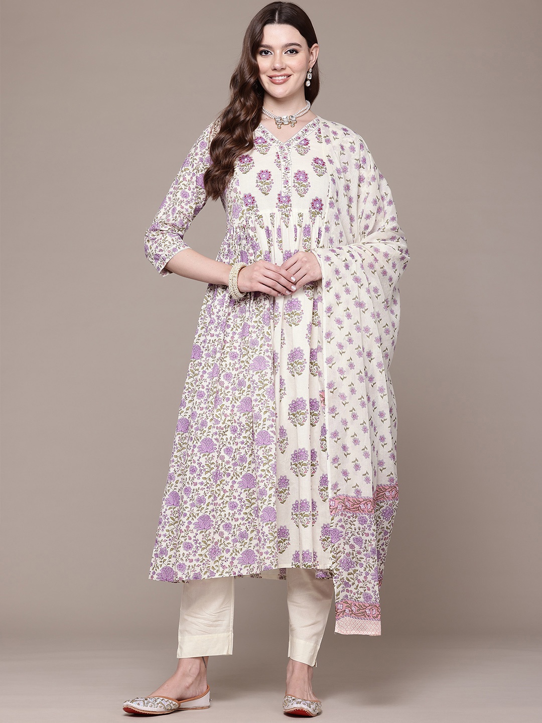Readiprint Floral Printed Pleated Beads & Stones Pure Cotton Kurta Set & Dupatta, Purple
Readiprint Floral Printed Pleated Beads & Stones Pure Cotton Kurta Set & Dupatta, Purple