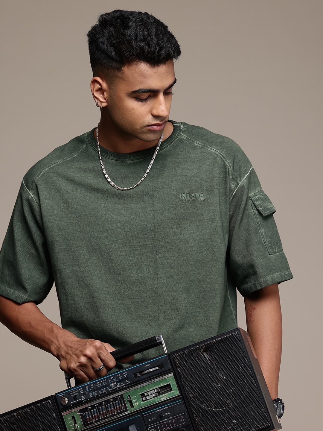 The Roadster Life Co. Washed Effect Drop-Shoulder Sleeves Pure Cotton Oversized T-shirt, Green
The Roadster Life Co. Washed Effect Drop-Shoulder Sleeves Pure Cotton Oversized T-shirt, Green