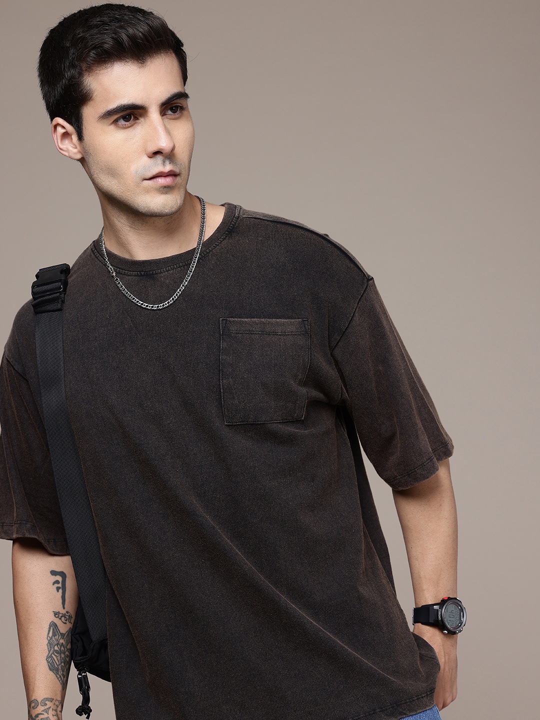 The Roadster Life Co. Typography Printed Drop-Shoulder Sleeves Pure Cotton T-shirt, Charcoal
The Roadster Life Co. Typography Printed Drop-Shoulder Sleeves Pure Cotton T-shirt, Charcoal