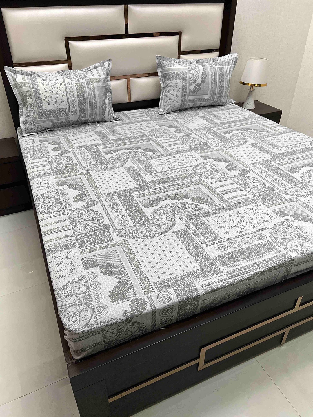 Pure Decor Velar Gey Ethnic Printed Pure Cotton 260 TC King Bedsheet Set 3.06 x 2.73 m, Grey
Pure Decor Velar Gey Ethnic Printed Pure Cotton 260 TC King Bedsheet Set 3.06 x 2.73 m, Grey