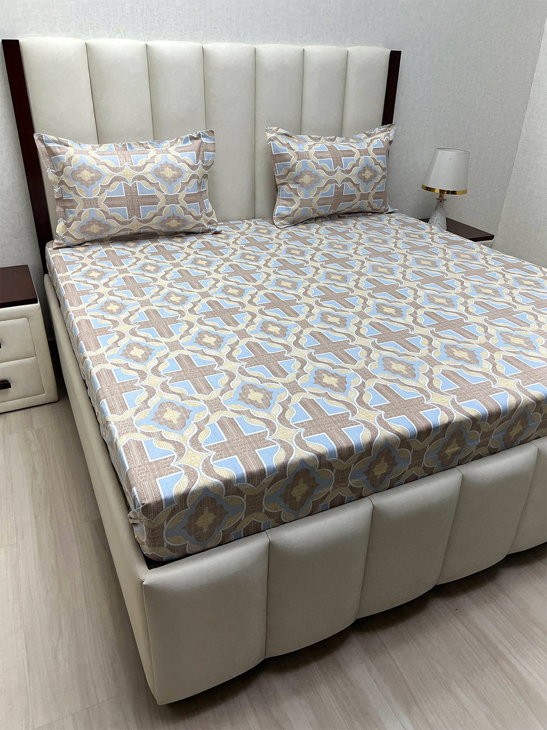 Pure Decor Brown & Blue Geometric Pure Cotton 240 TC King Bedsheet Set 2.74 m x 3.06 m
Pure Decor Brown & Blue Geometric Pure Cotton 240 TC King Bedsheet Set 2.74 m x 3.06 m
