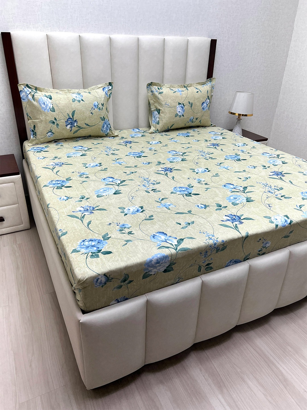 Pure Decor Velar Grey Floral Pure Cotton 240 TC Super King Bedsheet Set-2.74 m x 3.06 m
Pure Decor Velar Grey Floral Pure Cotton 240 TC Super King Bedsheet Set-2.74 m x 3.06 m