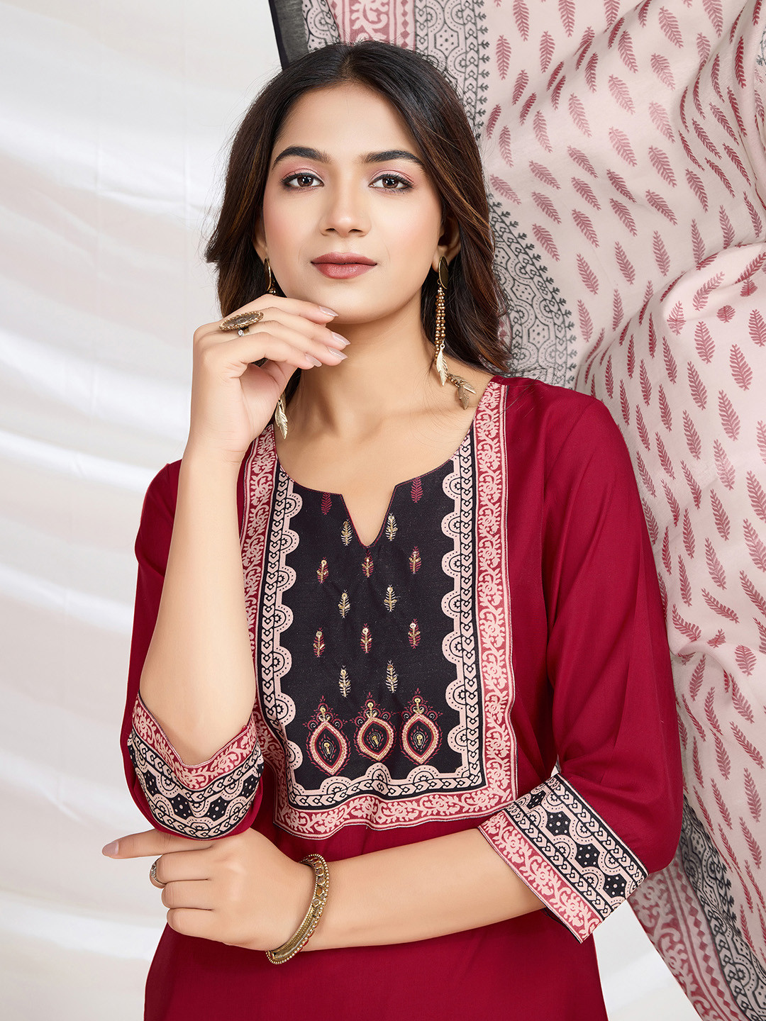 MOJILAA Ethnic Motifs Printed Beads & Stones Straight Kurta With Trousers & Dupatta, Red
MOJILAA Ethnic Motifs Printed Beads & Stones Straight Kurta With Trousers & Dupatta, Red