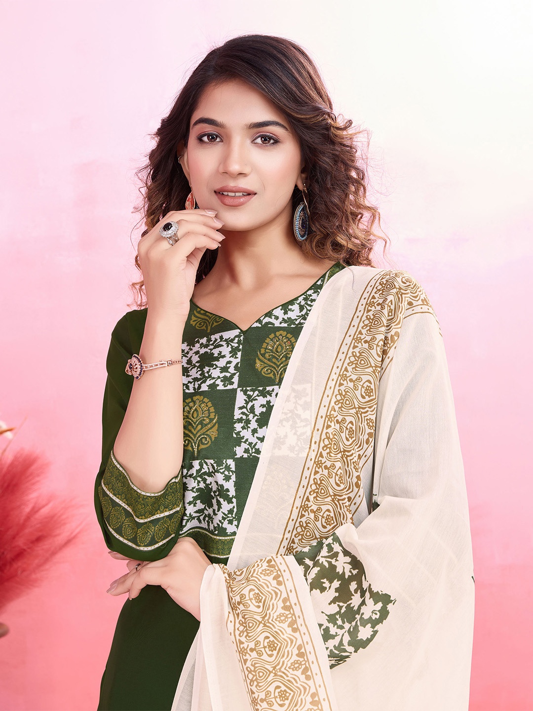 MOJILAA Women Ethnic Motifs Printed Regular Beads and Stones Kurta with Trousers & Dupatta, Green
MOJILAA Women Ethnic Motifs Printed Regular Beads and Stones Kurta with Trousers & Dupatta, Green
